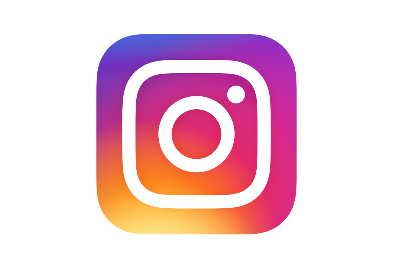 Logo d'Instagram représentant un appareil photo rétro stylisé en dégradé de couleurs allant du rose au orange, avec un objectif rond au centre