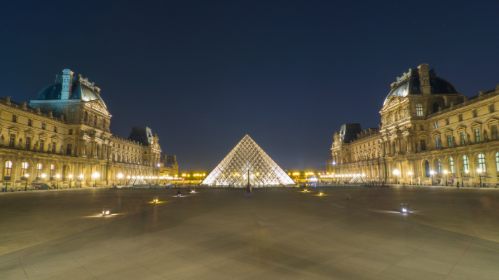 Louvre de nuit - © Mikaël Posty