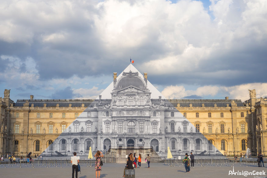 Collage de JR au Louvre en 2016