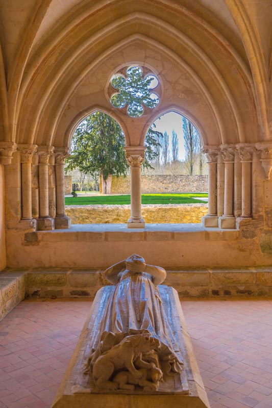 Gisant de la Reine Bérengère à l'Abbaye Royale de l’Épau au Mans