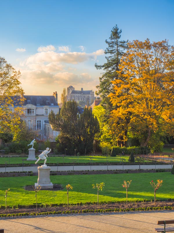 Vue de la cathédrale du Mans depuis le Jardin des Plantes