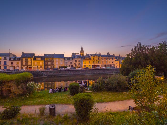 Jardin des Tanneries du Mans au crépuscule