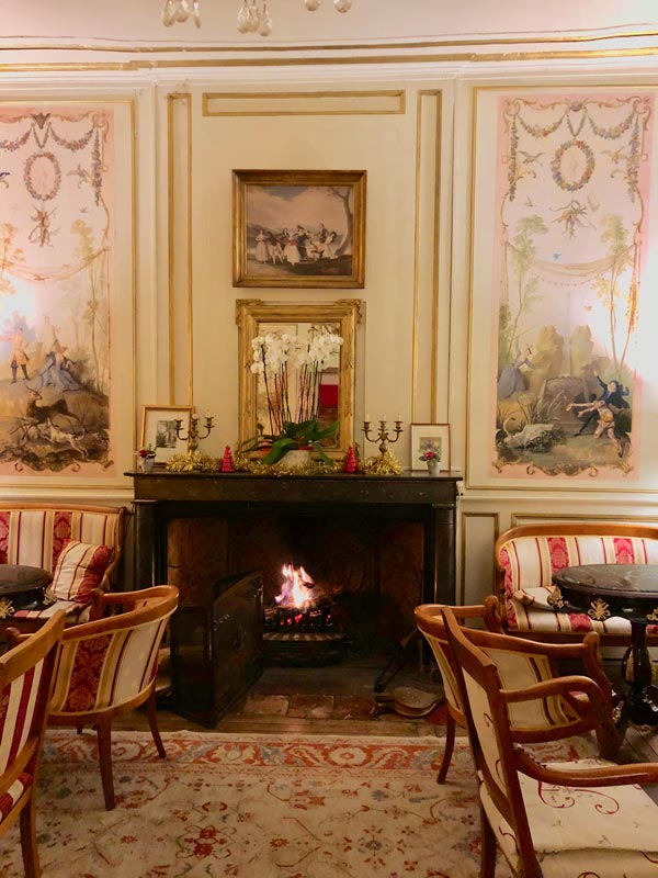 Intérieur du bar à cocktails Le Saint-Flaceau au Mans