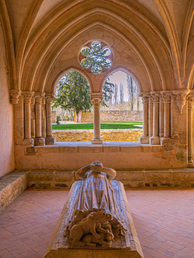 Gisant de la Reine Bérengère à l'Abbaye Royale de l’Épau au Mans