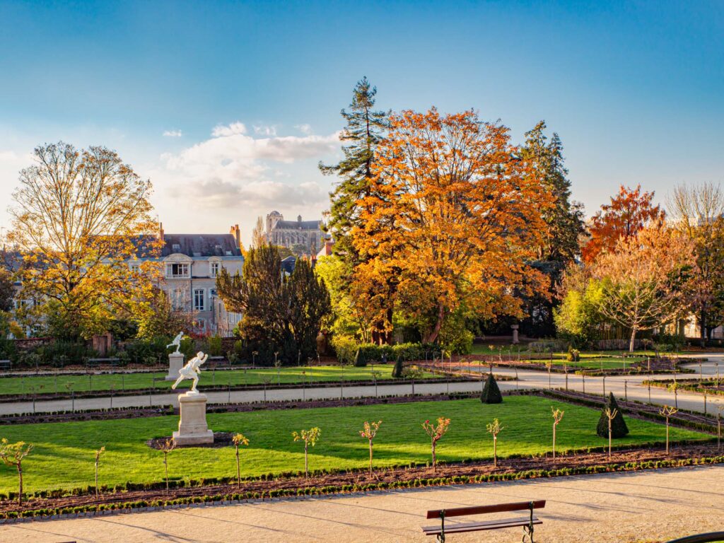 Vue de la cathédrale du Mans depuis le Jardin des Plantes