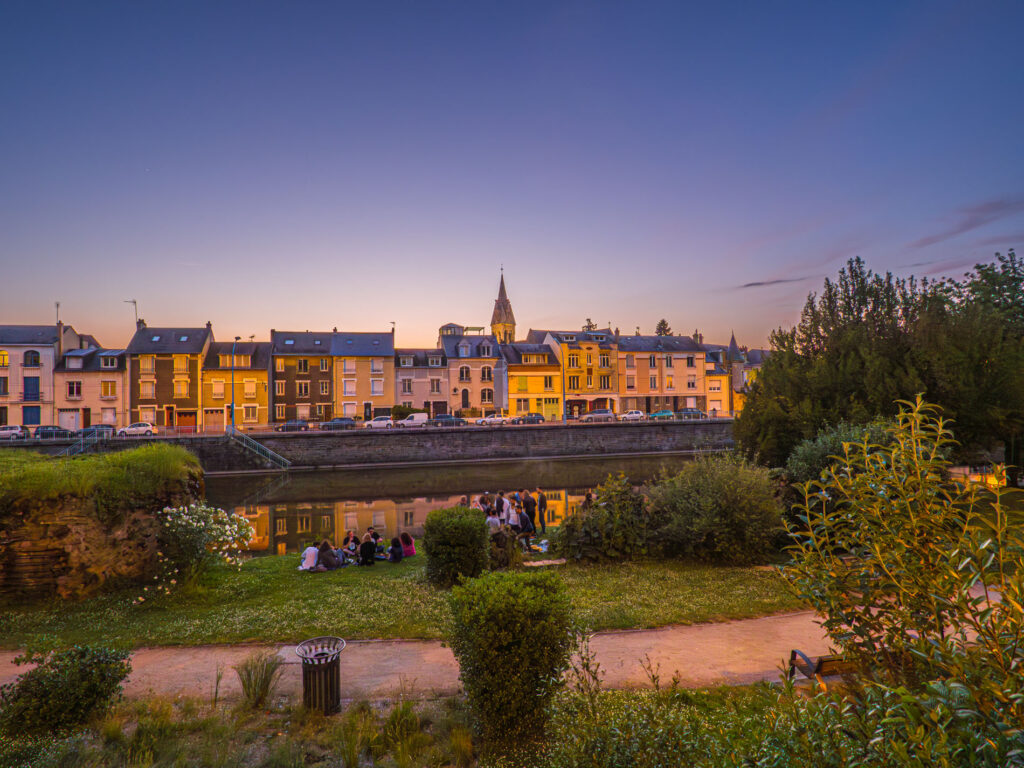 Jardin des Tanneries du Mans au crépuscule