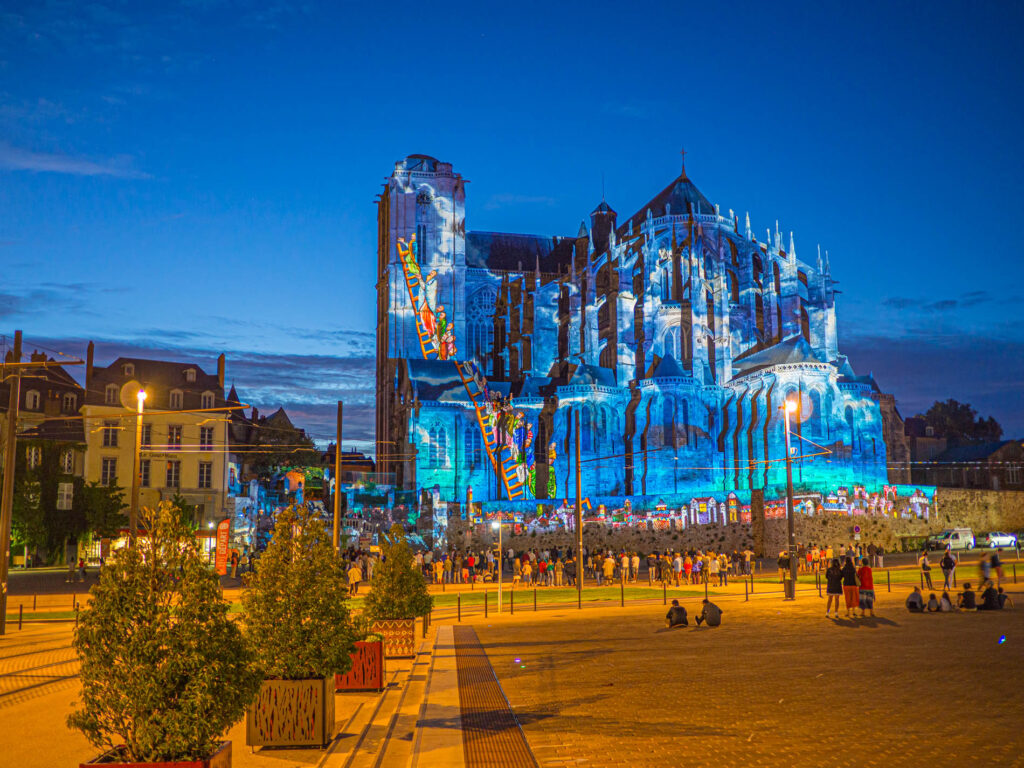 Cathédrale Saint-Julien du Mans pendant la Nuit des Chimères